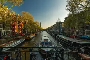 Luxury private Amsterdam city tour by car - Group of up to 7 people (price per group)