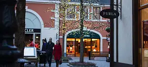 Shopping at Roermond Design Outlet with private transportation from Amsterdam